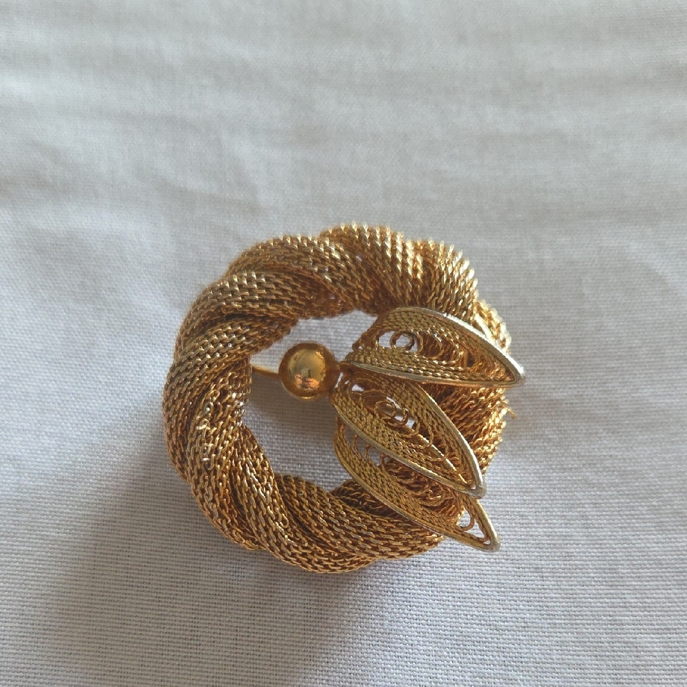 Vintage Goldtone Mesh Brooch